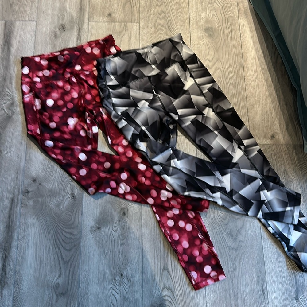 Bundle of 2 Avia work out pants. Size M (8-10)